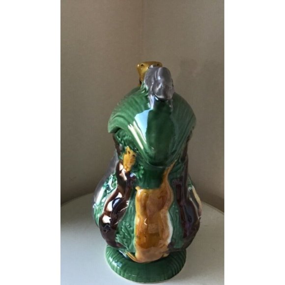 VINTAGE PORTUGUESE MAJOLICA PITCHER / HUNTING PATTERN / CALDAS DA RAINHA 1950's - Picture 2 of 7